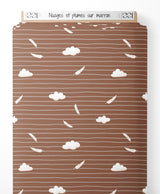 Tissu - Nuages et plumes sur marron