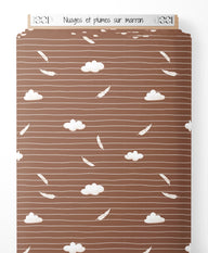 Tissu - Nuages et plumes sur marron