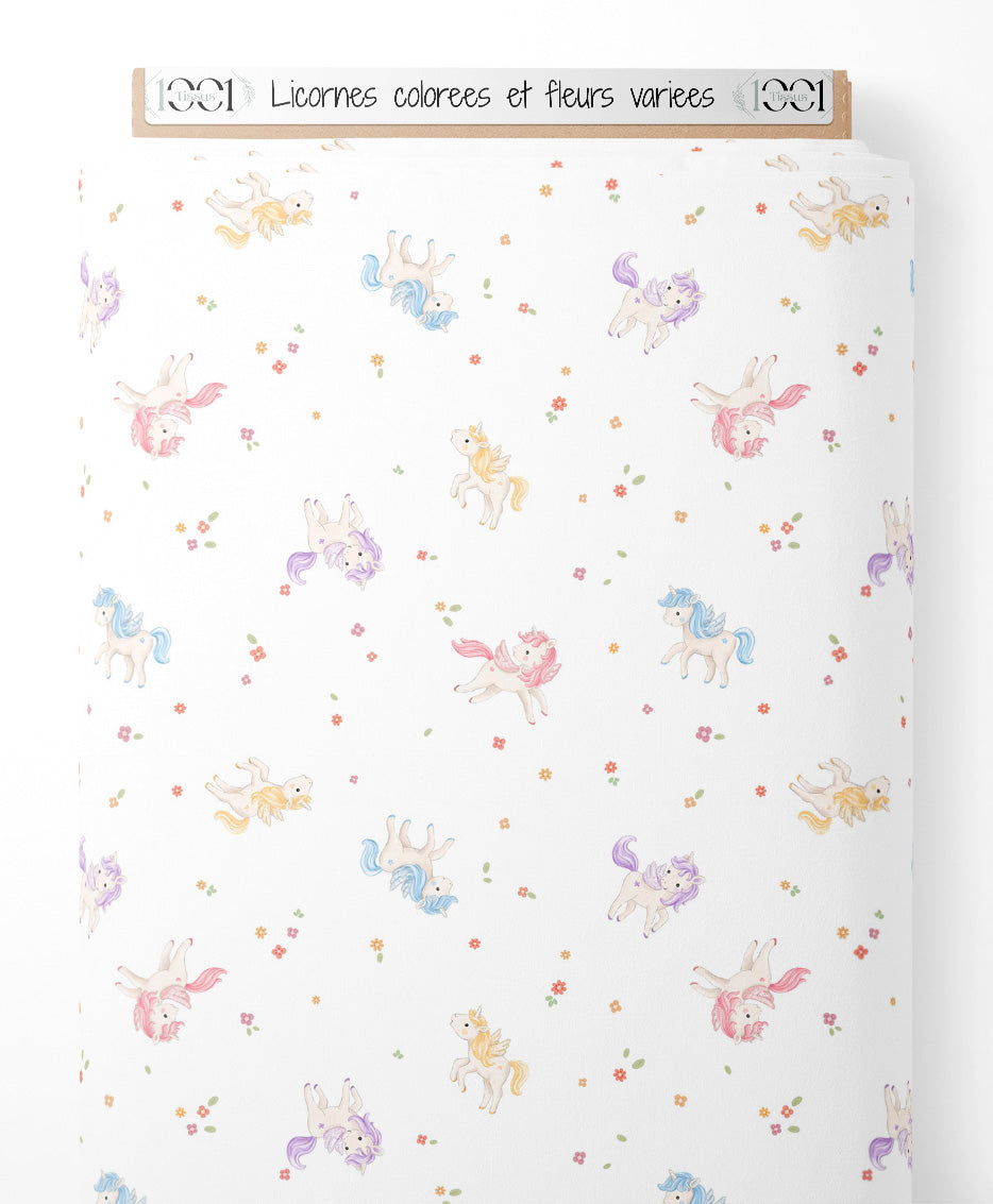 Tissu - Licornes colorées et fleurs variées