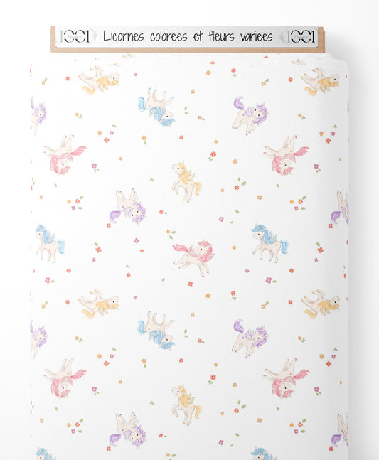 Tissu - Licornes colorées et fleurs variées