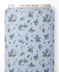 Tissu - Roses bleues sur fond bleu