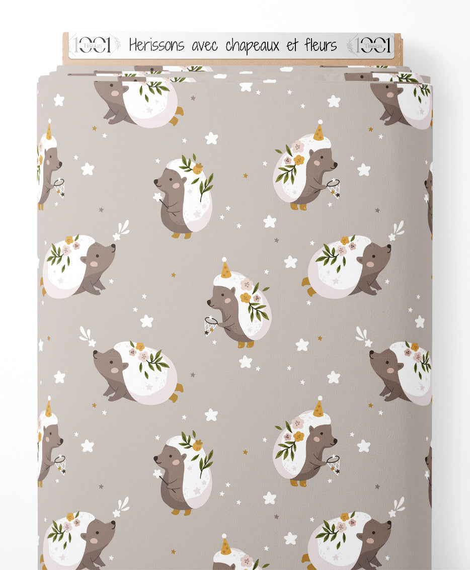 Tissu - Hérissons avec chapeaux et fleurs