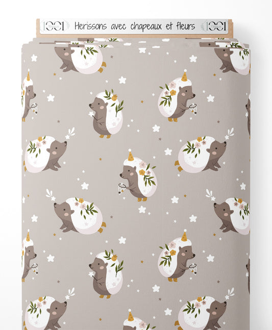 Tissu - Hérissons avec chapeaux et fleurs