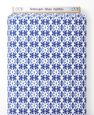 Tissu - Arabesques bleues répétées