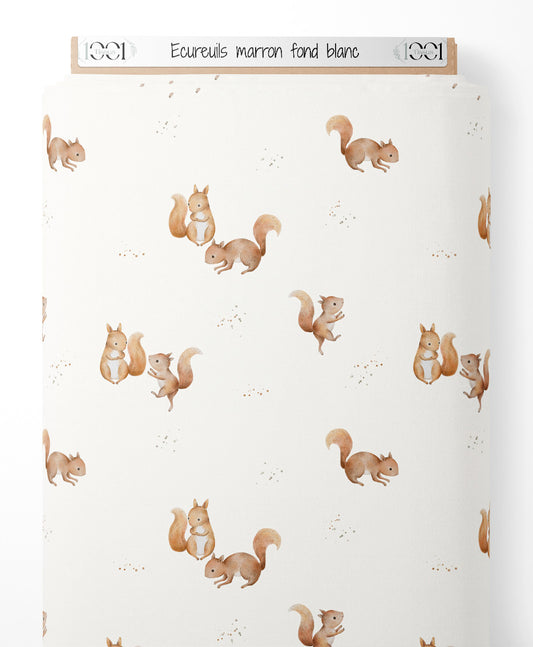 Tissu - Écureuils marron sur fond blanc