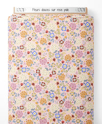 Tissu - Fleurs douces sur rose pâle