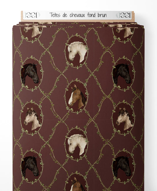 Tissu - Têtes de chevaux sur fond brun