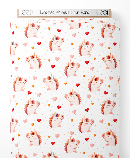 Tissu - Licornes et cœurs sur blanc