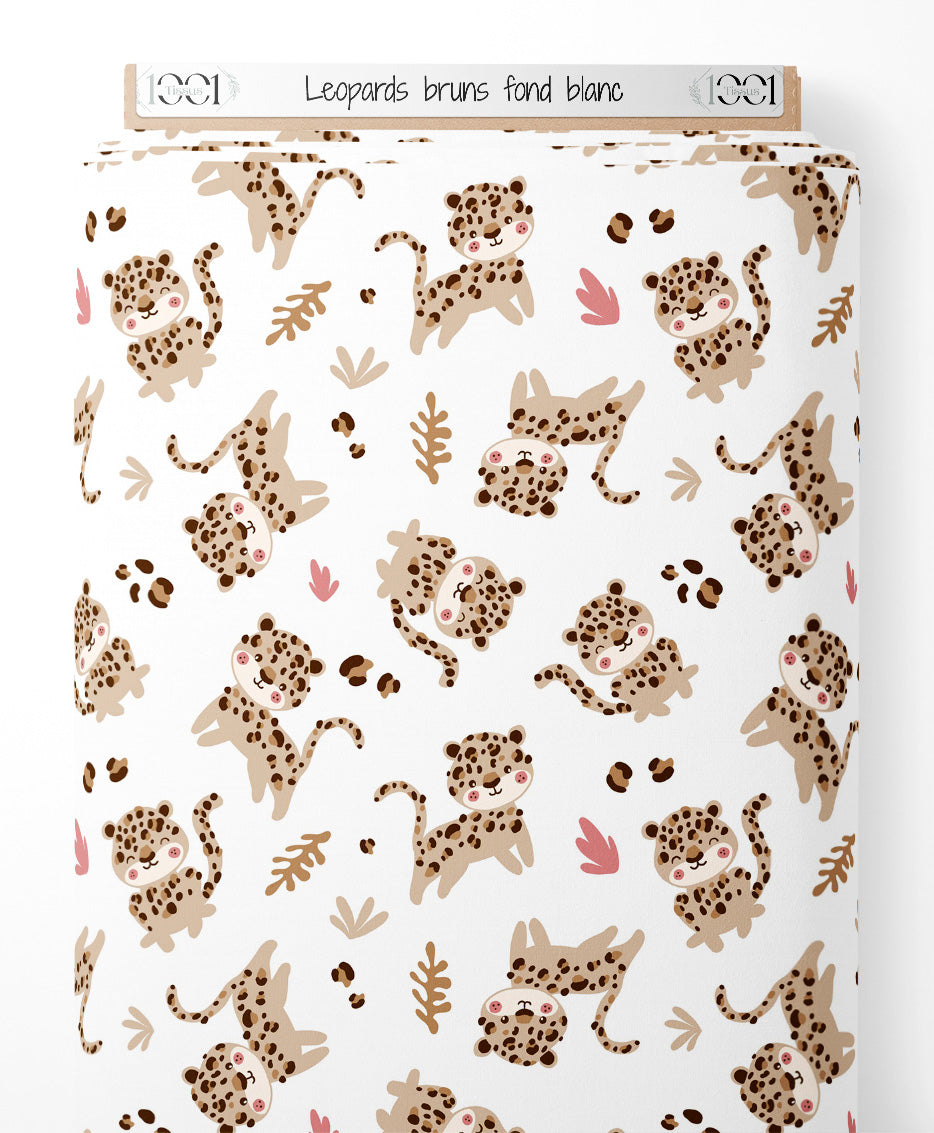 Tissu - Léopards bruns sur fond blanc