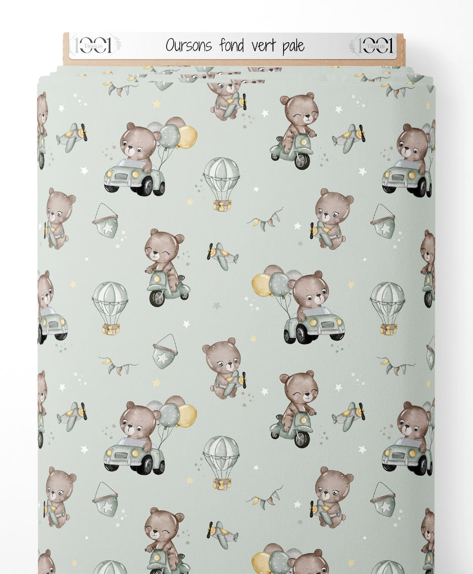 Tissu - Oursons sur fond vert pâle