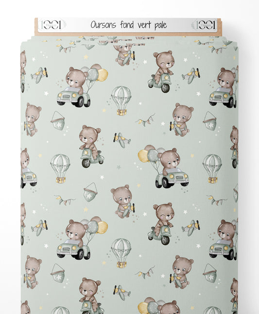 Tissu - Oursons sur fond vert pâle