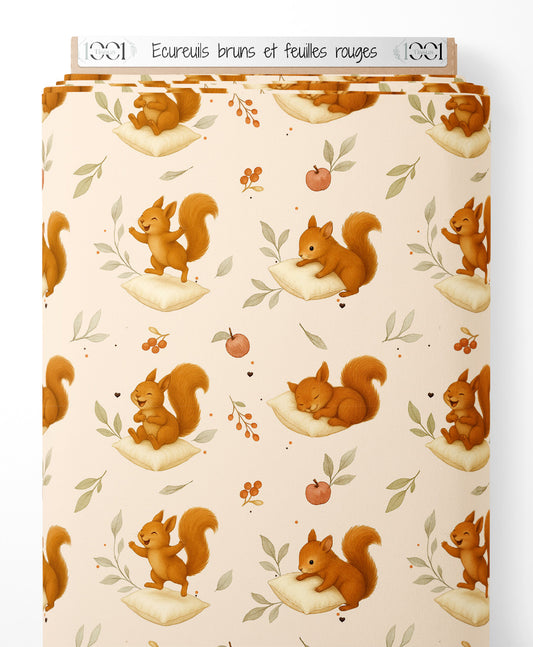 Tissu - Écureuils bruns et feuilles rouges