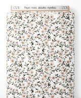 Tissu - Fleurs roses délicates répétées