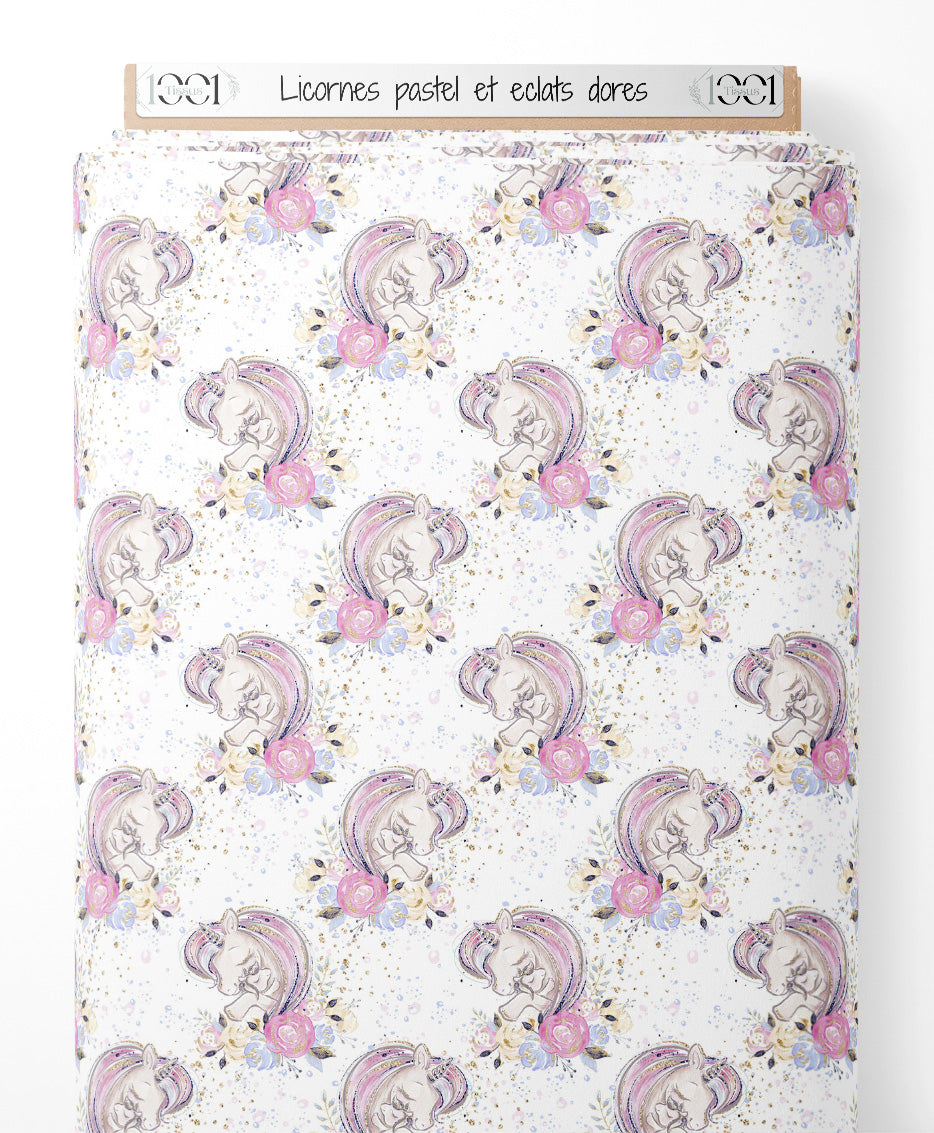 Tissu - Licornes pastel et éclats dorés