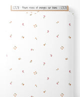 Tissu - Fleurs roses et oranges sur blanc