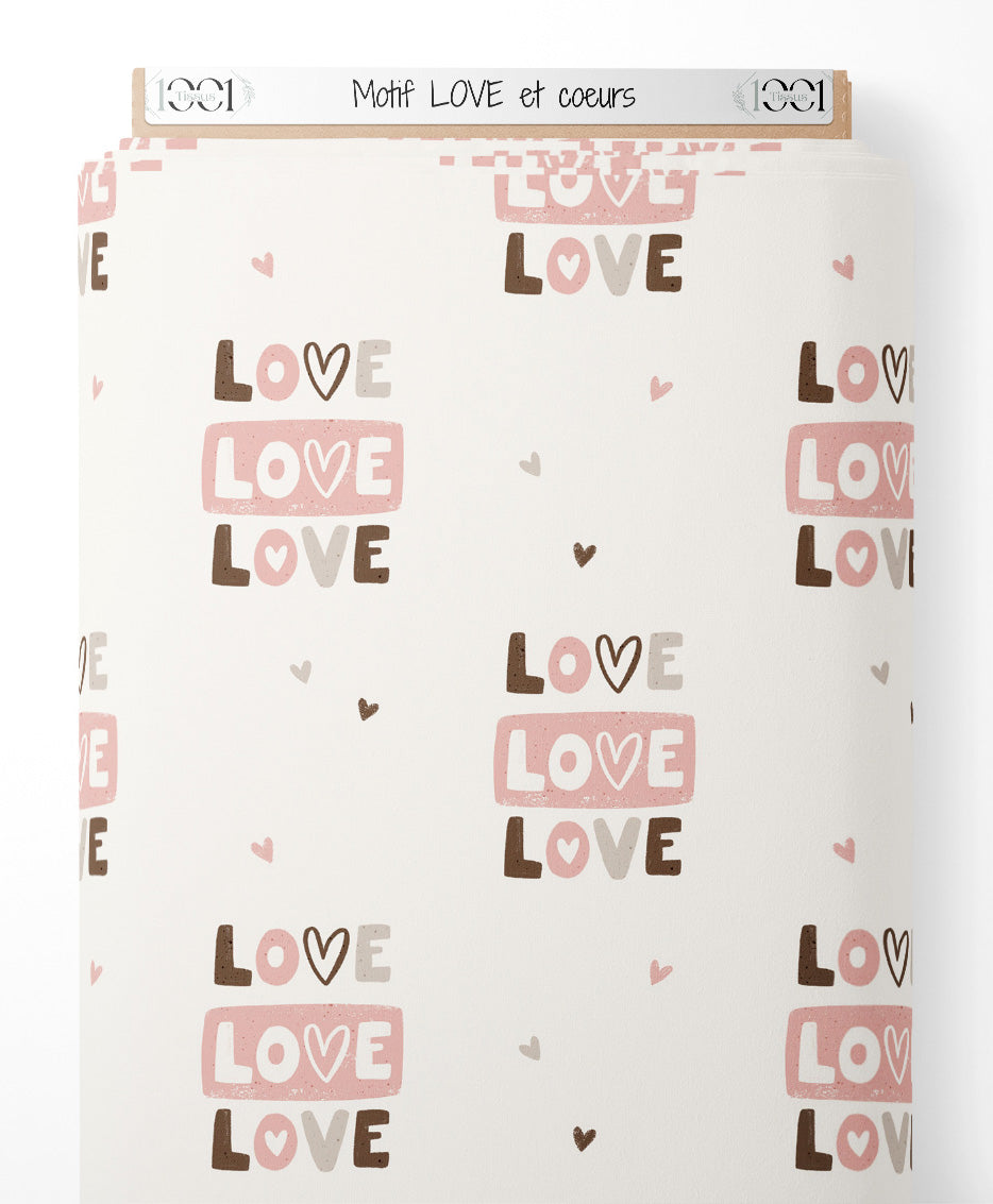 Tissu - Motif LOVE et cœurs