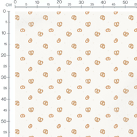 Tissu - Bretzels dorés et touches de sel