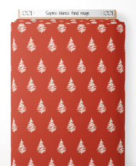 Tissu - Sapins blancs sur fond rouge