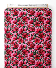Tissu - Fleurs rouges sur fond rose 2