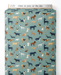Tissu - Chiens en poses sur bleu doux