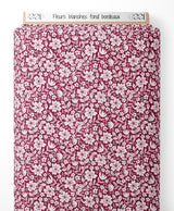 Tissu - Fleurs blanches sur fond bordeaux