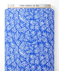 Tissu - Feuilles blanches sur bleu