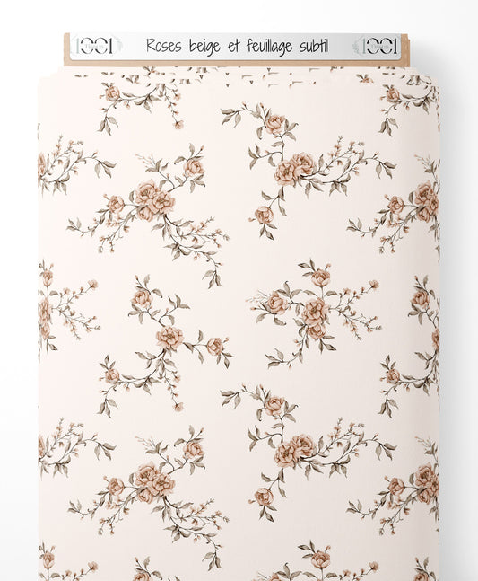 Tissu - Roses beige et feuillage subtil