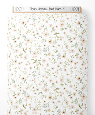 Tissu - Fleurs délicates sur fond blanc 4