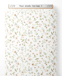 Tissu - Fleurs délicates sur fond blanc 4