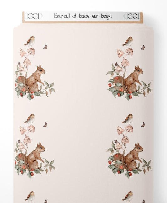 Tissu - Écureuil et baies sur beige