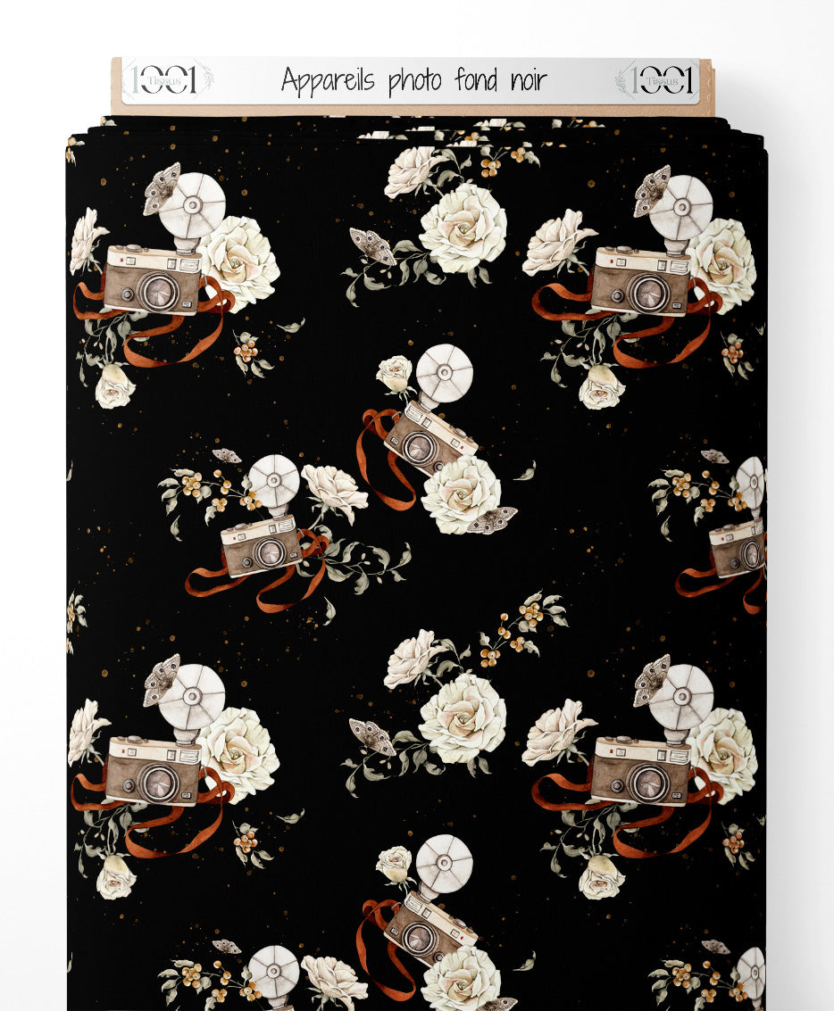 Tissu - Appareils photo sur fond noir