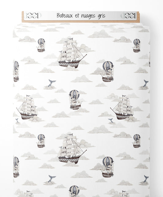 Tissu - Bateaux et nuages gris