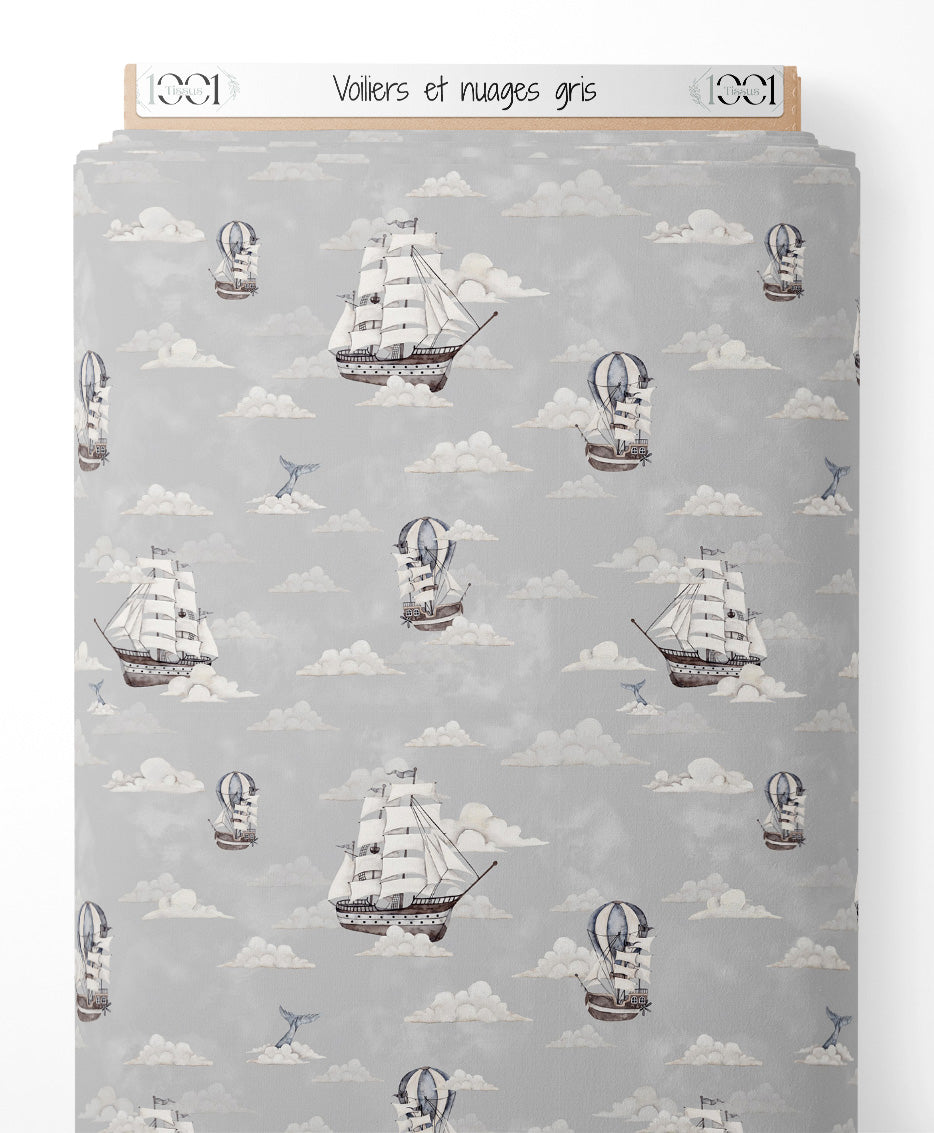 Tissu - Voiliers et nuages gris