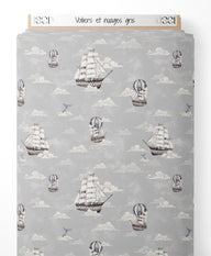 Tissu - Voiliers et nuages gris