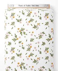 Tissu - Fleurs et feuilles sur fond blanc