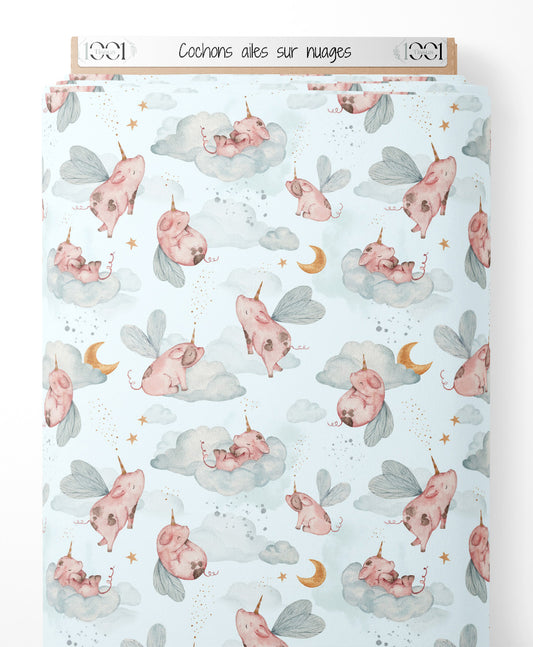 Tissu - Cochons ailés sur nuages