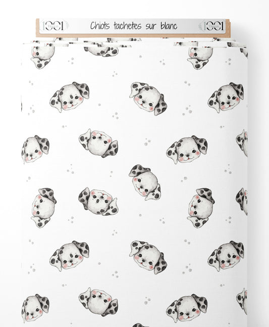 Tissu - Chiots tachetés sur blanc