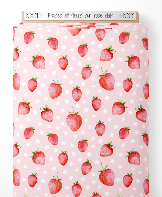 Tissu - Fraises et fleurs sur rose clair