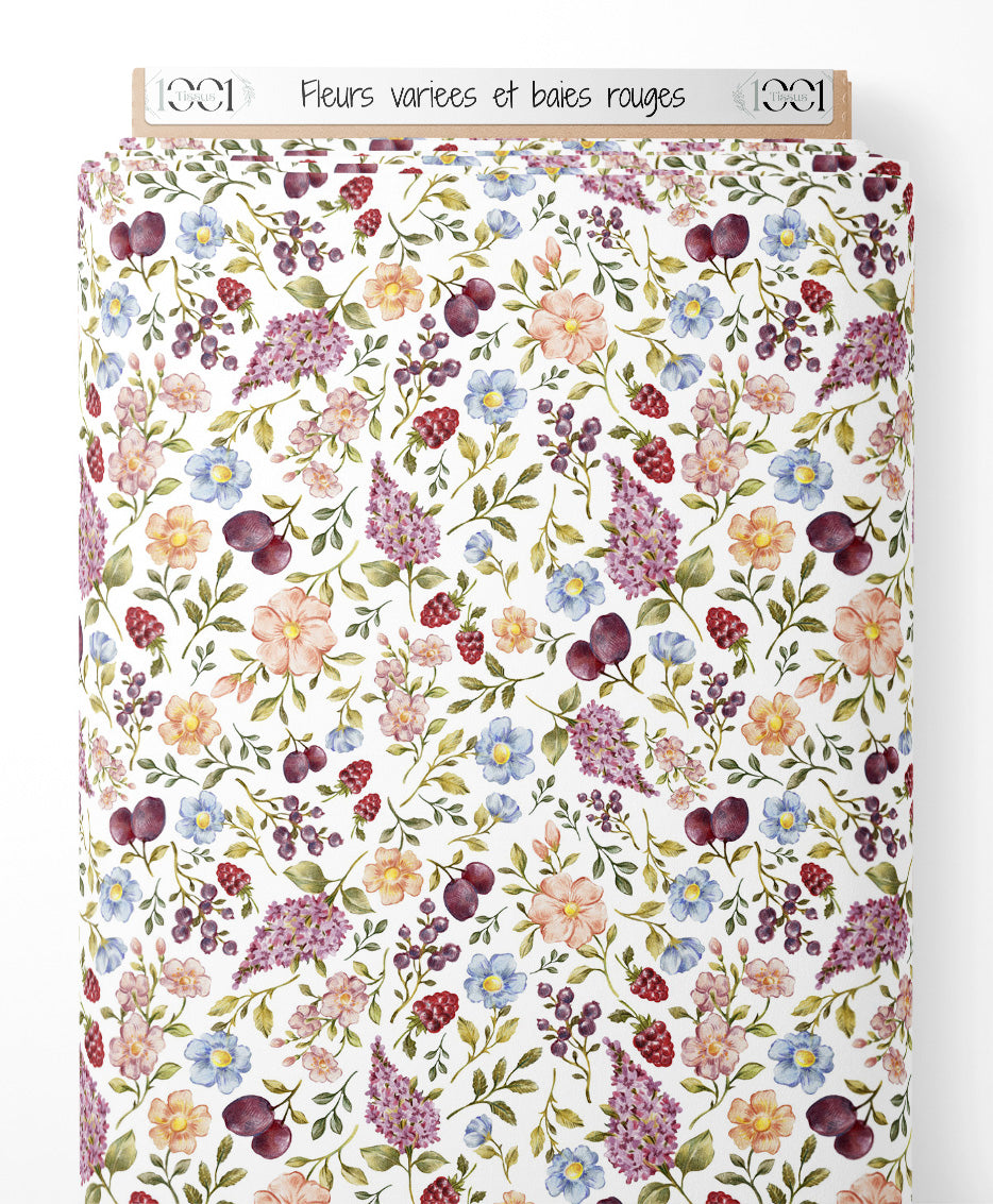 Tissu - Fleurs variées et baies rouges
