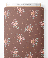 Tissu - Fleurs roses sur fond brun