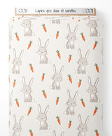 Tissu - Lapins gris doux et carottes