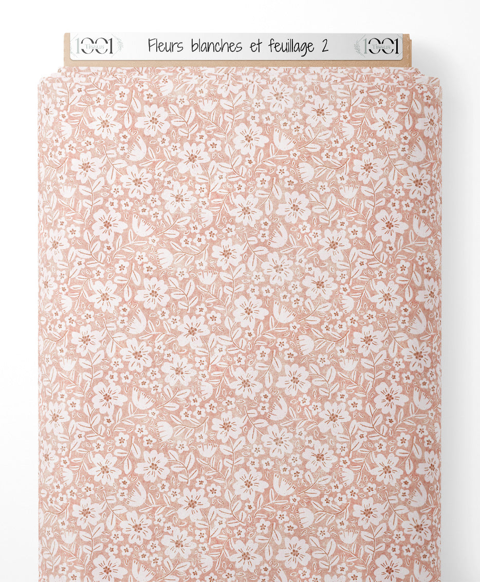Tissu - Fleurs blanches et feuillage 2