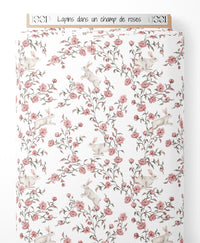 Tissu - Lapins dans un champ de roses