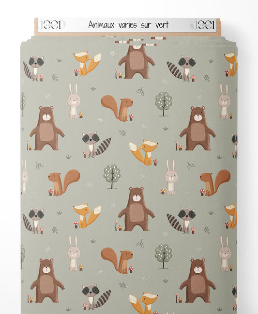 Tissu - Animaux variés sur vert