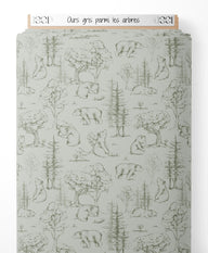 Tissu - Ours gris parmi les arbres