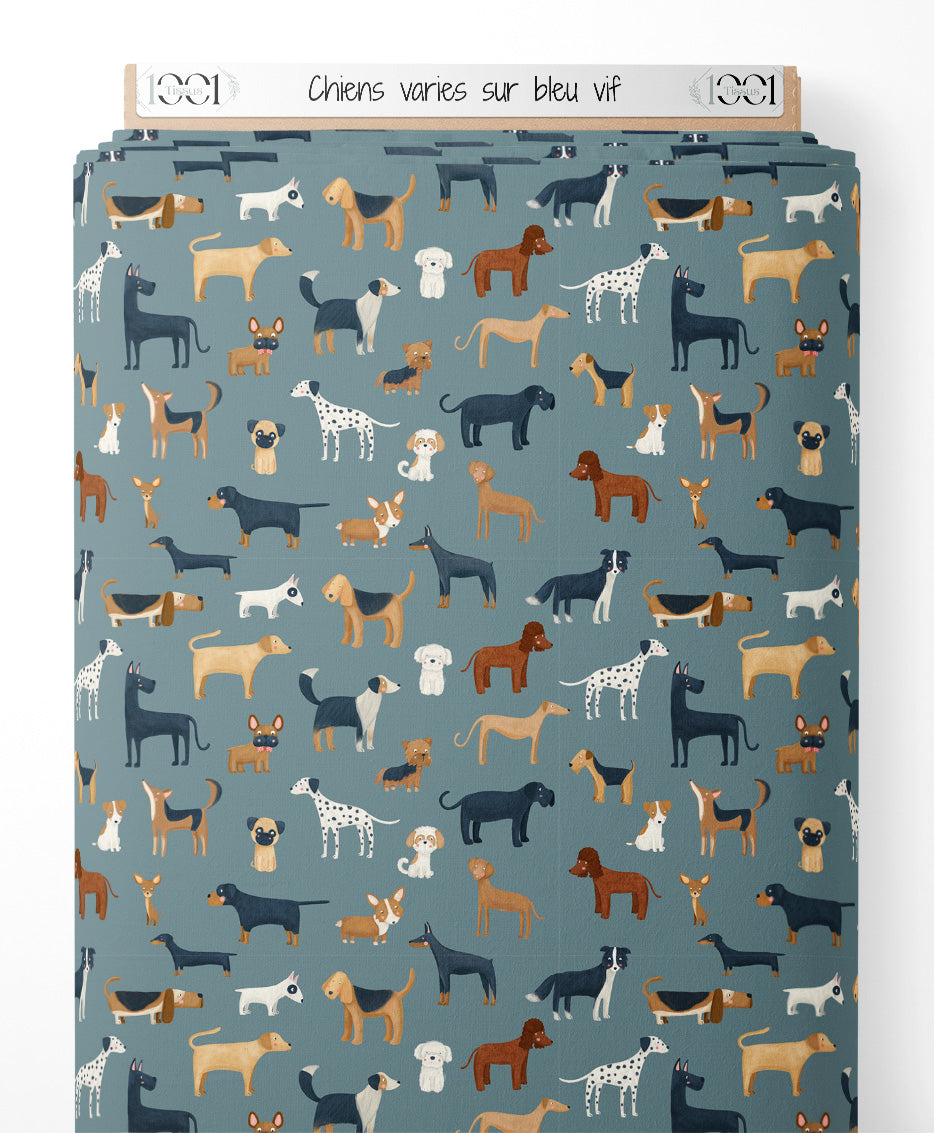 Tissu - Chiens variés sur bleu vif