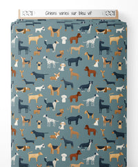 Tissu - Chiens variés sur bleu vif