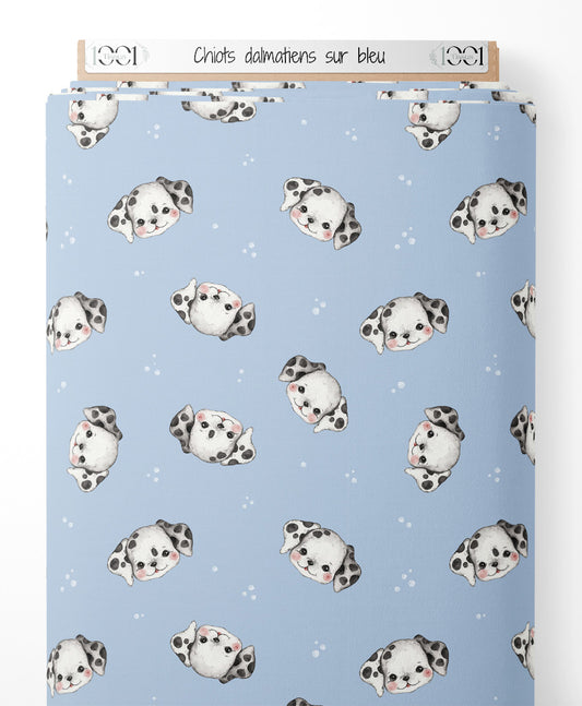 Tissu - Chiots dalmatiens sur bleu