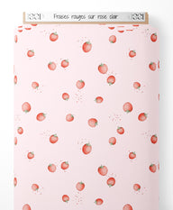 Tissu - Fraises rouges sur rose clair