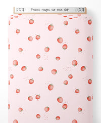 Tissu - Fraises rouges sur rose clair